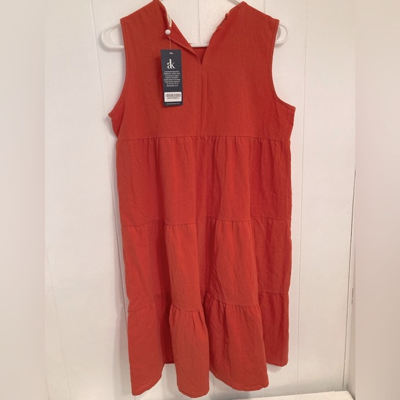 Red Sleeveless dress - Picture 2 of 3